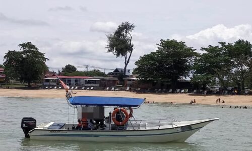 ‘BANANA BOAT’ AMBIL REMEH KESELAMATAN DITAHAN MARITIM