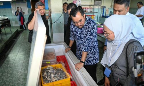 48 PELAJAR MRSM TERENDAK KERACUNAN MAKANAN