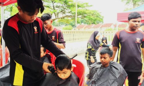 GUNTING RAMBUT RM5 DI PAKK