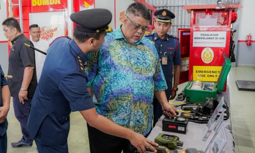 KETUA MENTERI SUMBANG ‘CHAINSAW’ UNTUK SEMUA BALAI BOMBA MELAKA