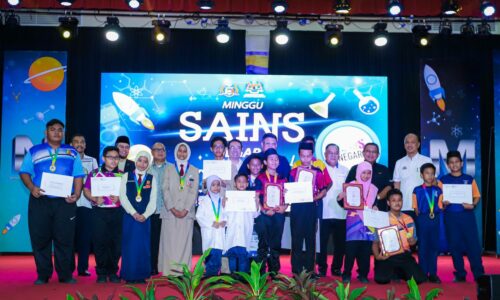 MELAKA TUMPU BIDANG SAINS, TEKNOLOGI DAN INOVASI