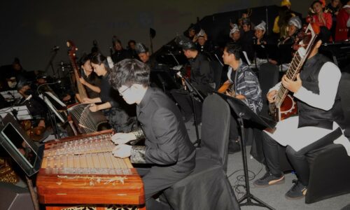 SENTUHAN KONDUKTOR ORKESTRA TRADISIONAL MALAYSIA