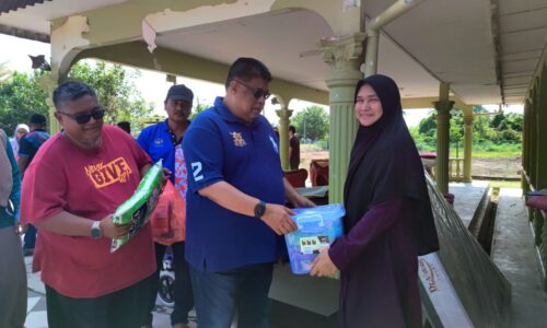 BANTUAN MANGSA RIBUT MASJID TANAH DISALURKAN SEGERA