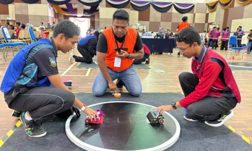 PERTANDINGAN ROBOTIK GILAP MINAT PELAJAR DALAM STEM