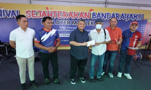 3,000 BANJIRI KARNIVAL SEJAHTERAKAN BANDARAYAKU DUN AYER MOLEK