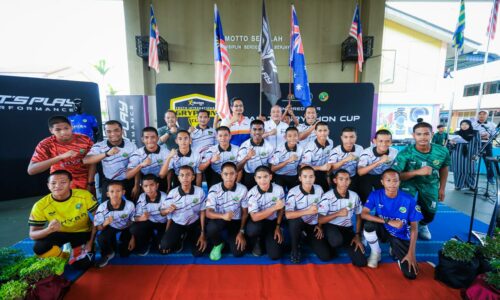 PASUKAN HOKI SSN PREDATOR BAWA NAMA MELAKA DI AUSTRALIA