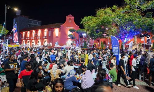 LEBIH 10,000 MERIAHKAN MELAKA BILA LARUT MALAM EDISI NOVEMBER