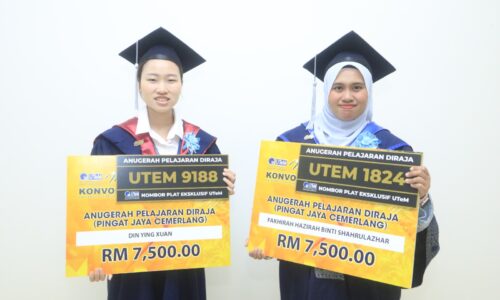 ATLET TAEKWANDO TERIMA ANUGERAH PELAJARAN DIRAJA UTEM