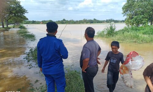 MANGSA BANJIR DI MELAKA TENGAH MENURUN MALAM INI