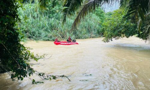 BOMBA TERBANGKAN DRON KESAN LELAKI DIKHUATIRI LEMAS