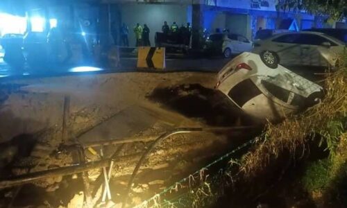 TANAH RUNTUH DI PANDAN INDAH: SEBUAH KERETA TERJATUH TEBING