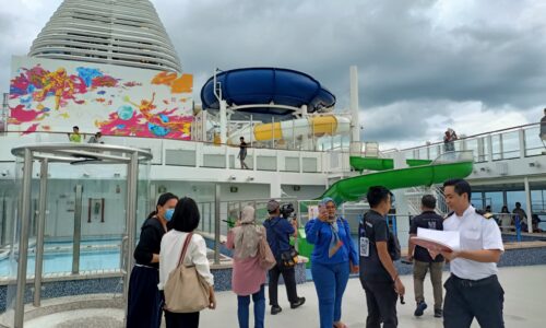 MEDIA MELAKA TINJAU KAPAL PERSIARAN GENTING DREAM