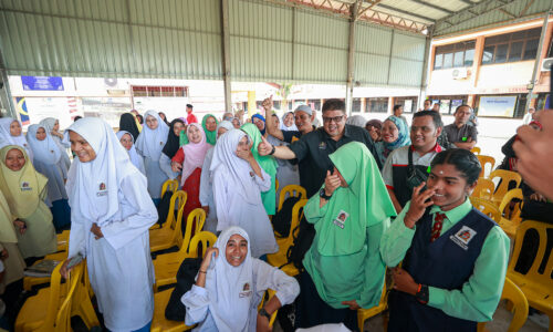 KECEMERLANGAN AKADEMIK ANAK MELAKA, KEUTAMAAN KERAJAAN NEGERI