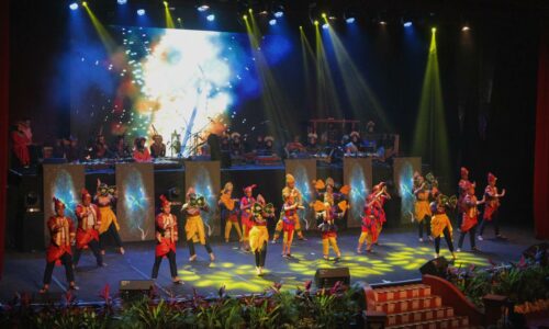 TEATER, PESTA WARNAI HUJUNG MINGGU DI MELAKA