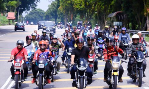 RXZ MEMBERS SANTUNI PELAJAR MADRASAH TAHFIZ TELOK MAS