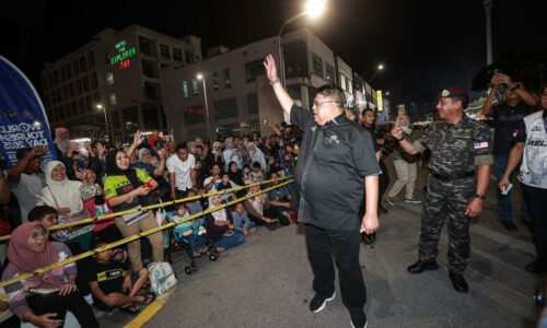 MELAKA NIGHT LIFE: LEBIH 10,000 TERPUKAU AKSI ABANG POLIS