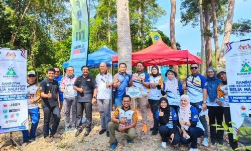 SUKARELAWAN BELIA MELAKA TANAM 200 POKOK