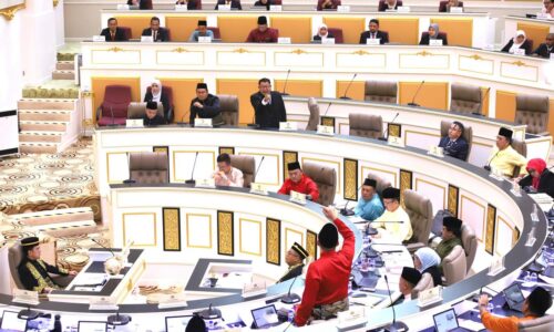 PEMBUKAAN SIDANG DUN MELAKA TEGANG DENGAN LAUNGAN ‘KATAK’, ‘PENGKHIANAT’