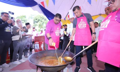 FESTIVAL MASAKAN WARISAN MELAKA MEDAN PERKENAL MAKANAN WARISAN KEPADA GENERASI MUDA