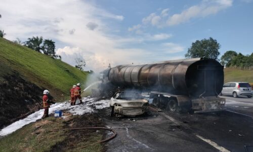 LORI TANGKI REMPUH TRELER SEBELUM TERBAKAR