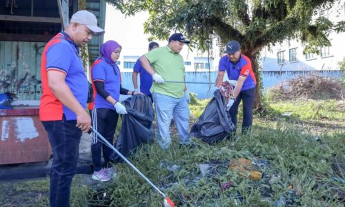 W.R.U.R: HAMPIR 1 TAN SISA DIBERSIHKAN DI PEKAN KUALA SUNGAI BARU