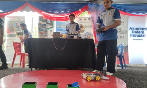 ‘AGRO ROBOT’ TARIKAN PAMERAN TVET W.R.U.R KUALA LINGGI