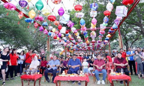 TAPAK HIASAN TAHUN BAHARU CINA SIMBOLIK PENGUKUHAN SEMANGAT PERPADUAN, KEHARMONIAN