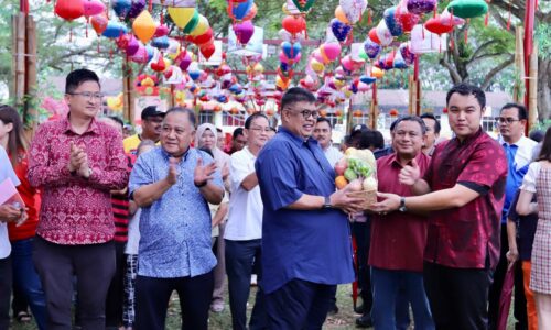 TIGA TAMAN MADANI DI AYER KEROH