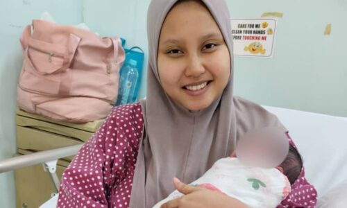 EMPAT BAYI TAHUN BAHARU DI MELAKA