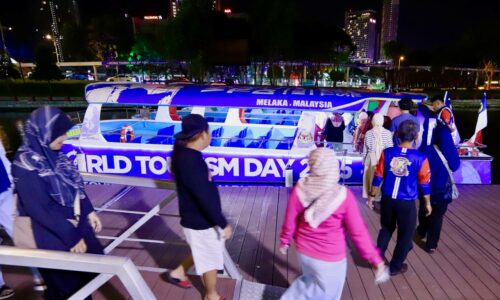 1,142 NIKMATI ‘CRUISE LARUT MALAM’ RM10