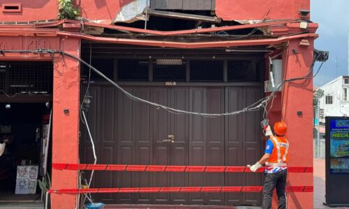 MELAKA MASIH TUNGGU KELULUSAN BAIK PULIH BANGUNAN MERAH