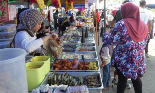 DUA BAZAR AIDILFITRI, SEMBILAN PASAR RAMADAN DI ALOR GAJAH DAN MASJID TANAH