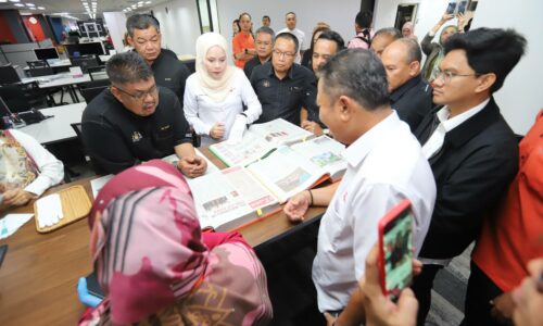 AB RAUF LUANG MASA TINJAU OPERASI BALAI BERITA MEDIA PRIMA