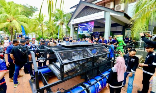 ‘RIVER GUARDIAN BOAT’ LANCARKAN KERJA BERSIHKAN SUNGAI MELAKA