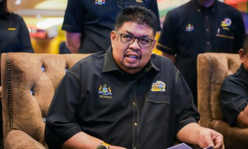 MELAKA NEGERI PERTAMA BERI 3 HARI CUTI UMUM HARI RAYA AIDILFITRI