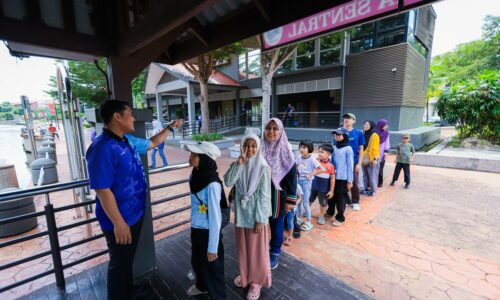 LEBIH SISTEMATIK, PENGUNJUNG TIDAK PERLU ‘BERPOSAK’ NAIK BOT MELAKA RIVER CRUISE