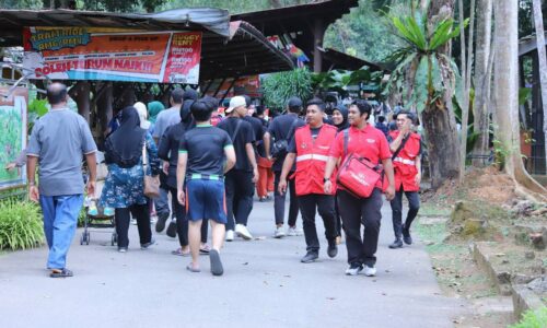 24 ‘ADIWIRA’ PARAKOM BERTUGAS DI LOKASI PELANCONGAN SEMPENA CUTI 20 FEBRUARI