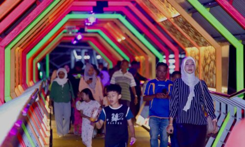 LEBIH 4,500 LED HIASI JEJANTAS TUN TEJA