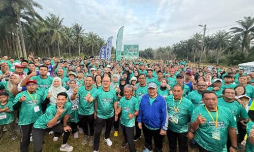 TERPESONA SUASANA KAMPUNG DI MACHAP JAYA