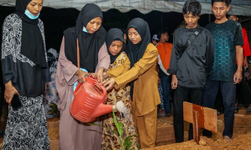 TAK MAHU BELI BAJU RAYA, PETANDA AISAR AZIM AKAN PERGI SELAMANYA – KELUARGA