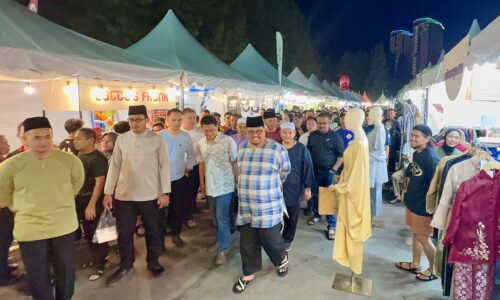 BAZAR RAMADAN DI MELAKA ANTARA YANG TERBAIK DI MALAYSIA