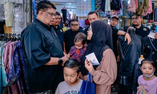 PEMUDA UMNO MASJID TANAH SUMBANG BAJU RAYA PERCUMA