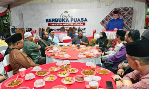 KETUA MENTERI MOREH BERSAMA LEBIH 50 PENGAMAL MEDIA, PEMPENGARUH MELAKA