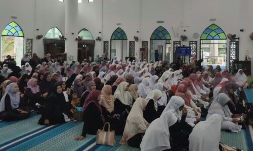 500 KHATAM AL-QURAN DI AYER LIMAU