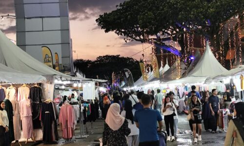 BAZAR IKONIK BANDA HILIR PILIHAN PENGUNJUNG TEMPATAN, PELANCONG ASING