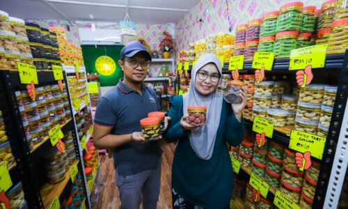 ‘SYURGA’ KUIH RAYA RM10 DI KAMPUNG GANGSA