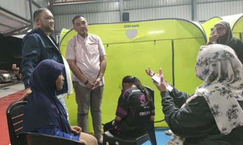 YB HELMY ‘BERJAGA’ PANTAU BANJIR, SALUR BANTUAN KETUA MENTERI