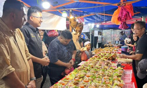 225 PENIAGA TAWAR MENU RAHMAH DI BAZAR RAMADAN MELAKA