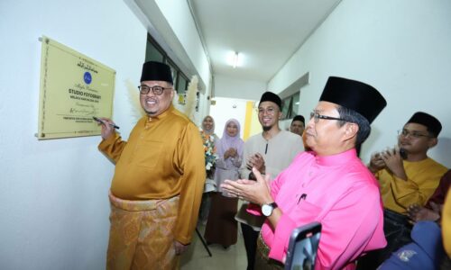 KETUA MENTERI RASMI STUDIO MELAKA HARI INI