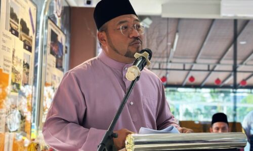 TAMBAH RESTORAN TERAPUNG KLASIK UNTUK TARIK PENGUNJUNG